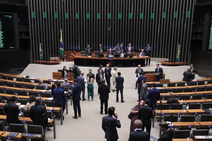 Câmara aprova mais recursos para órgãos de trânsito; acompanhe