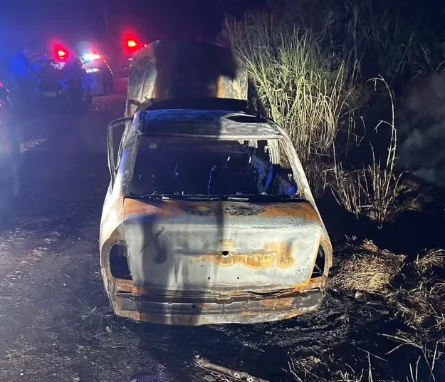 Corpo é encontrado ao lado de carro incendiado na zona rural de Cabreúva