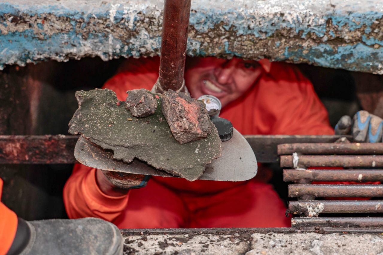 Equipes de Zeladoria e Conservação intensificam manutenção de bocas de lobo e hidrojateamento em Jundiaí