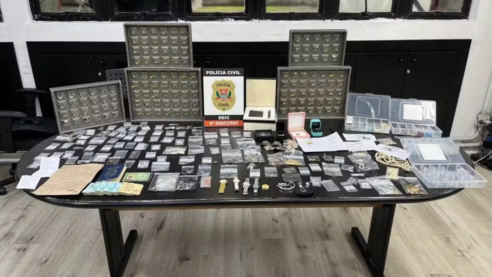 Operação da Polícia Civil apreende relógios de luxo, joias e obra de arte na região de Jundiaí