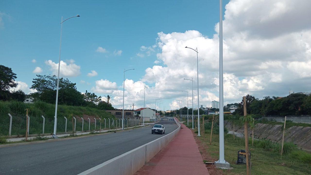 Prefeitura de Jundiaí avança na modernização da iluminação pública na Avenida Frederico Ozanan