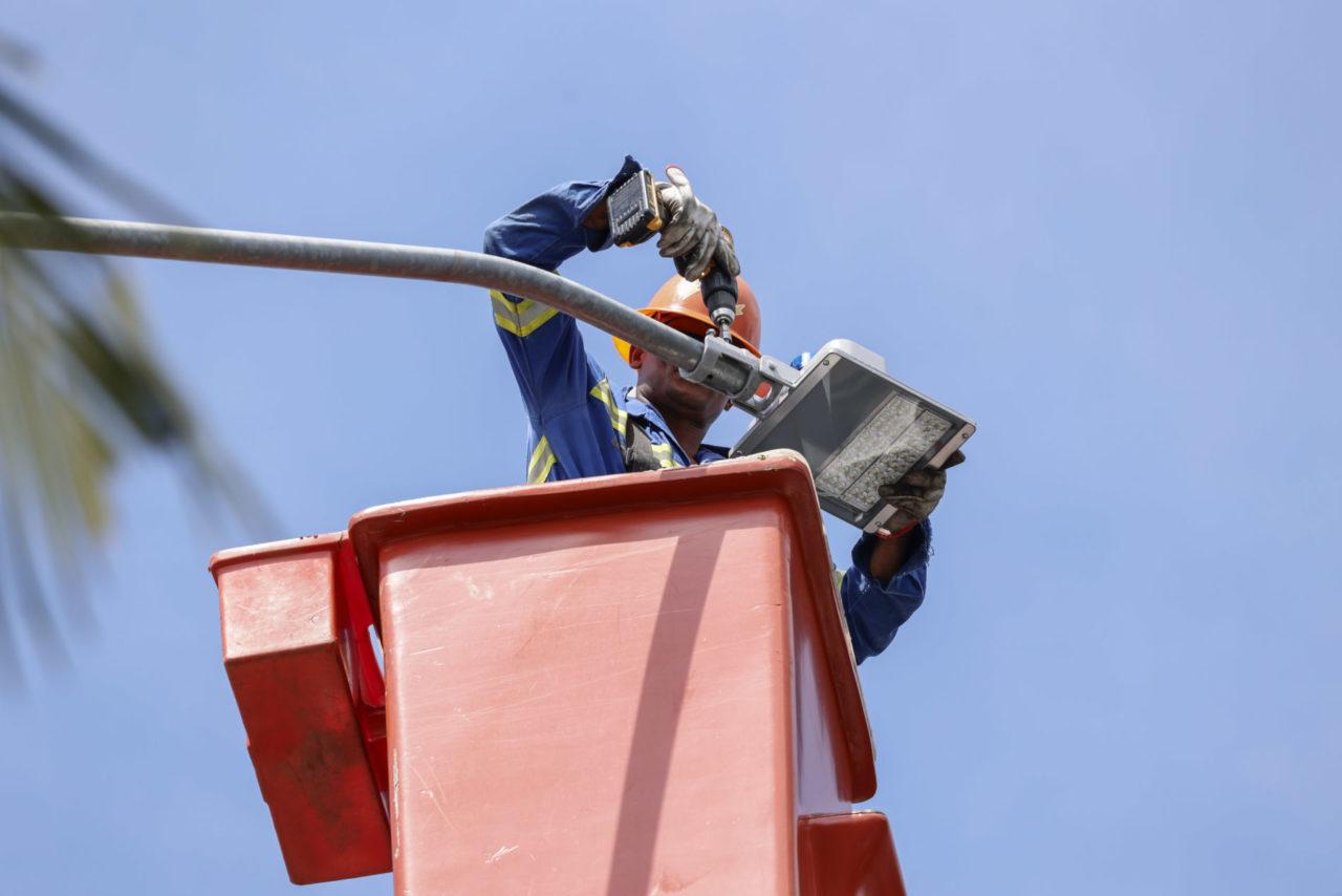 Prefeitura inicia substituição de lâmpadas na Avenida União dos Ferroviários