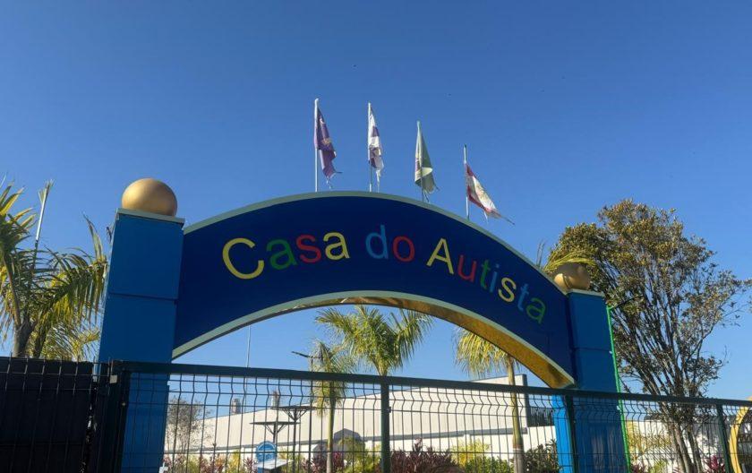Comitiva da DAE visita Casa do Autista em Balneário Camboriú