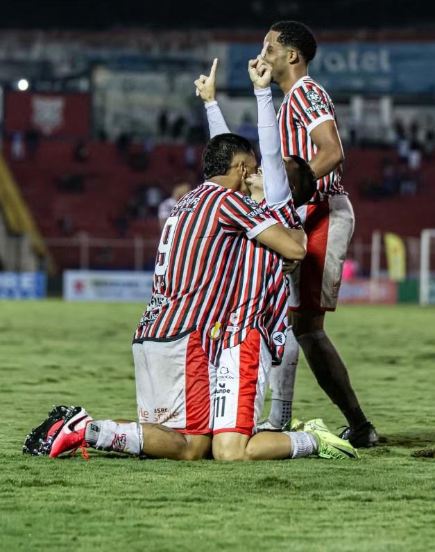 Renascimento de um campeão: Paulista sai do fundo do poço e sobe duas divisões em sete meses