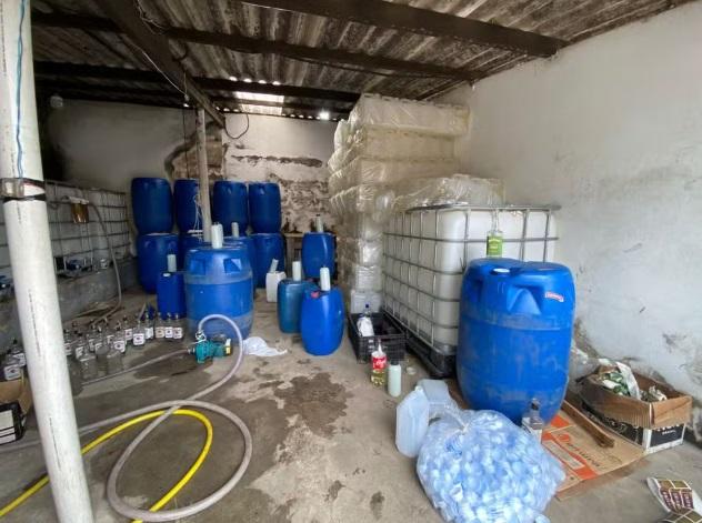 Fábrica clandestina de bebidas alcoólicas é fechada após denúncia em Jundiaí