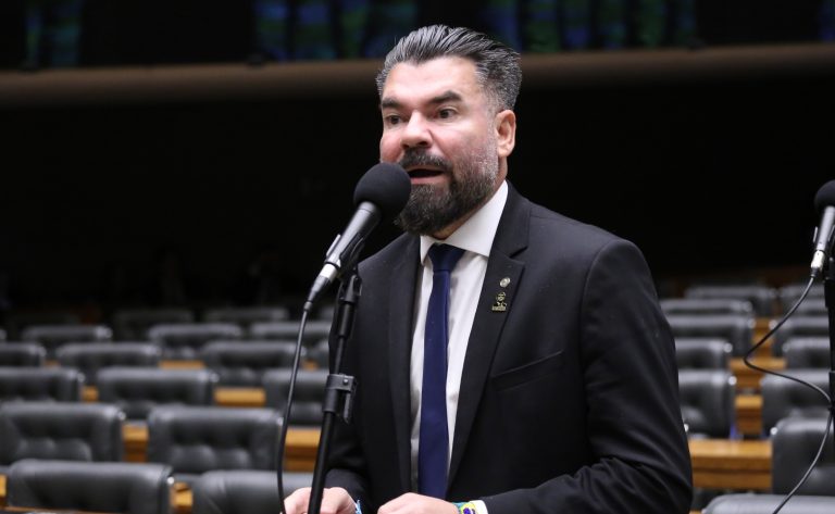 Projeto autoriza porte de arma para fiscais do Procon em todo o país